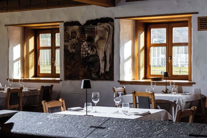 Dining 75 of 90