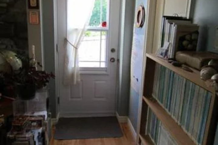 Room 8 of 10