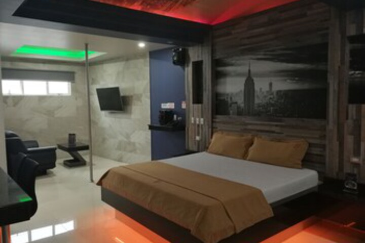 Room 17 of 78