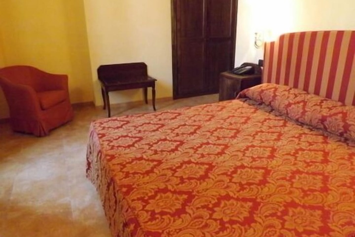 Room 13 of 86