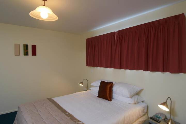 Room 10 of 32