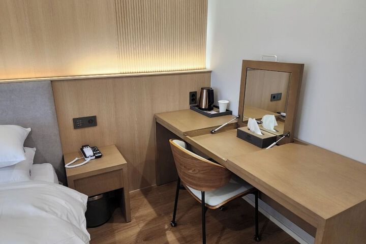 Room 32 of 87