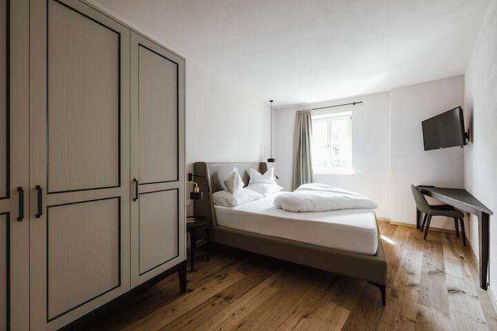 Room 3 of 36