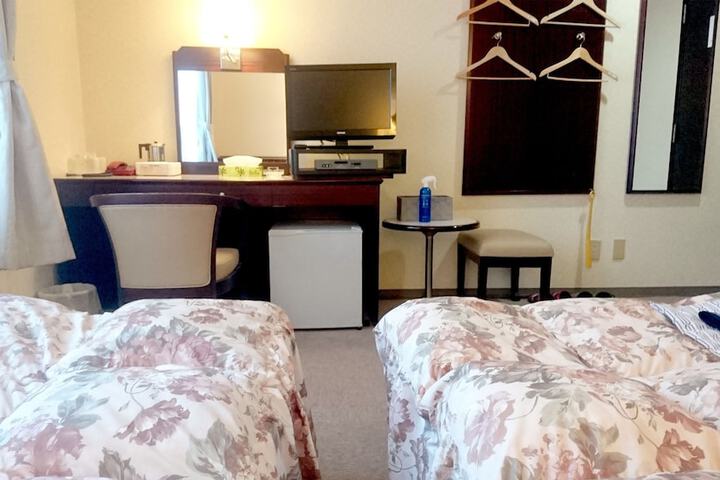 Room 10 of 29