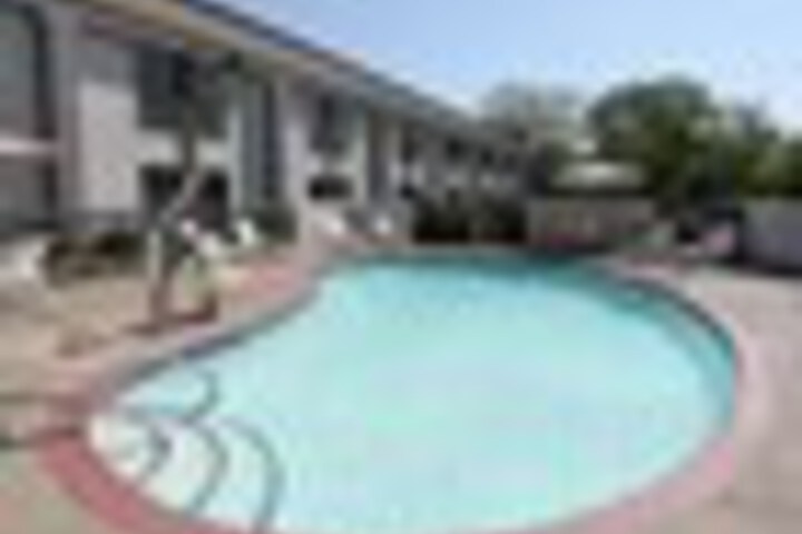Pool 68 of 105