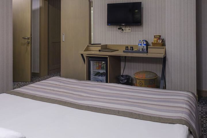 Room 27 of 107