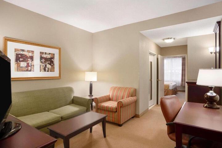 1 Bedroom Suite 2 Queen Beds (1 of 10)