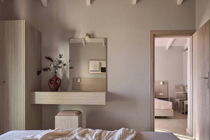 Room 43 of 198