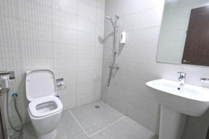 Room 10 of 28