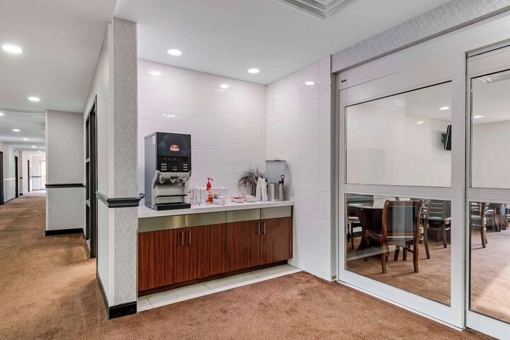 Breakfast/Coffee Service 35 of 40