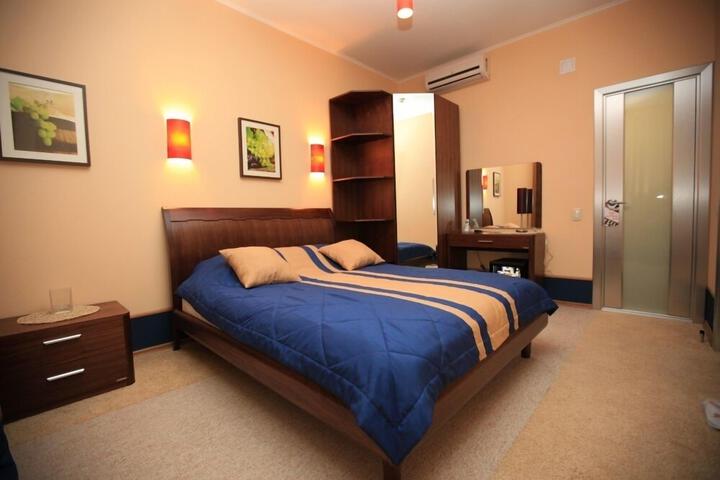 Room 53 of 69