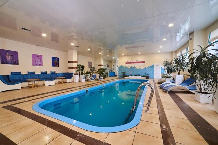 Hotel Pool
