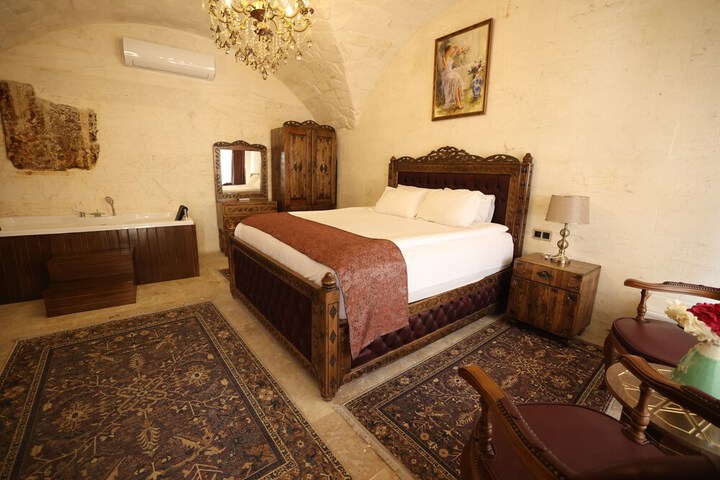 Room 28 of 85