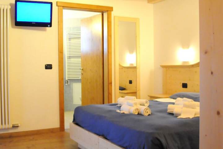 Room 5 of 20