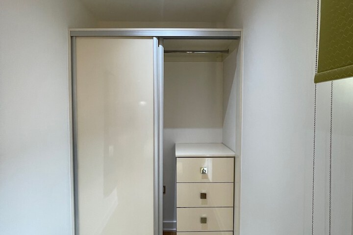 Room 9 of 296