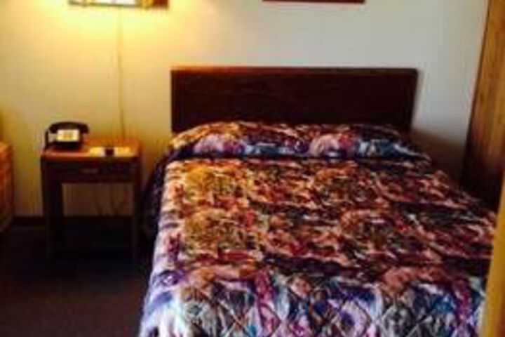 Room 6 of 10