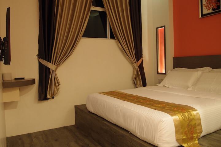 Room 9 of 34