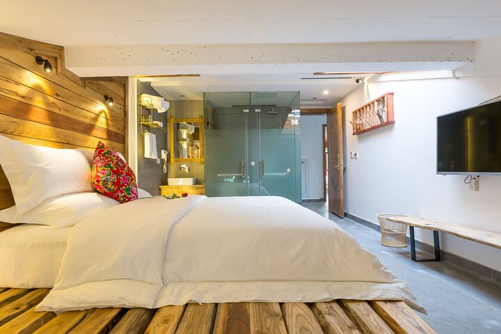 Room 4 of 41