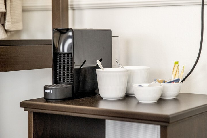 Breakfast/Coffee Service 38 of 60