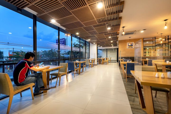 Dining 108 of 169