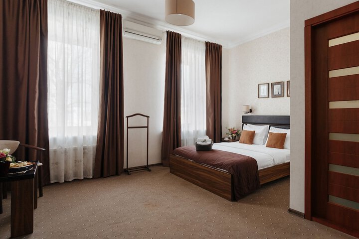 Room 4 of 40