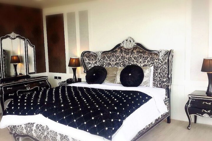 Room 12 of 60