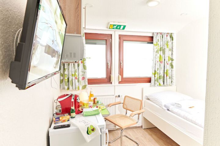 Room 12 of 48