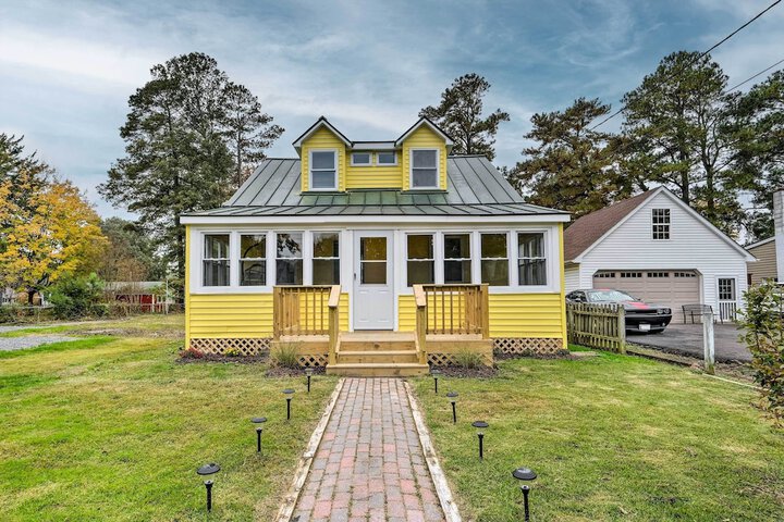 Updated North Beach Cottage: Pet Friendly!
