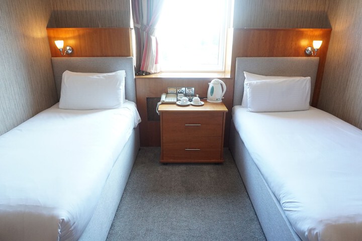 Room 5 of 27