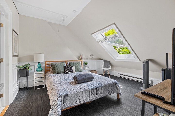 Room 10 of 74