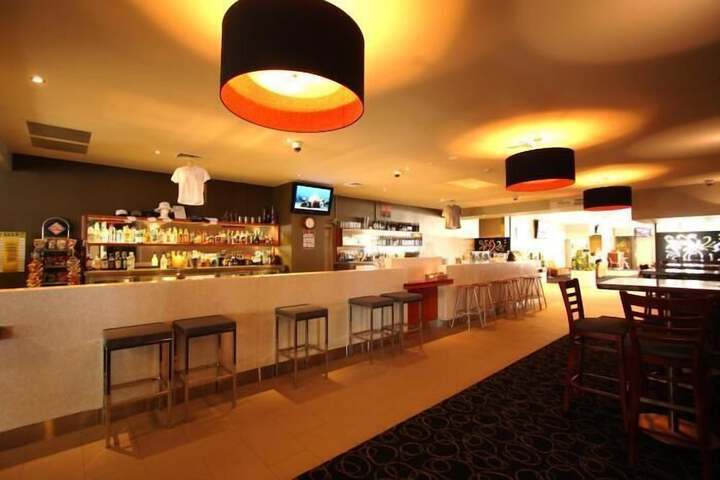 Lounge 15 of 29