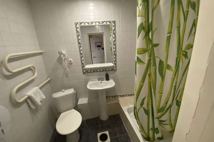 Room 64 of 272