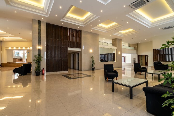 Entrance & Lobby