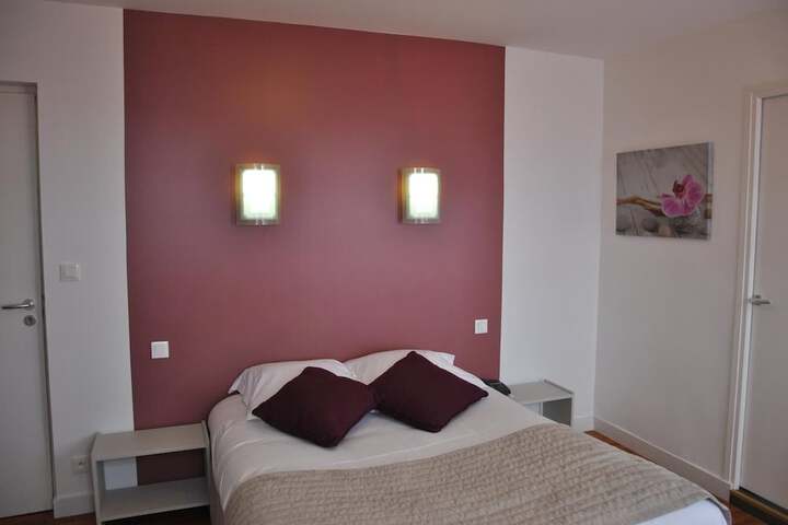 Room 5 of 16