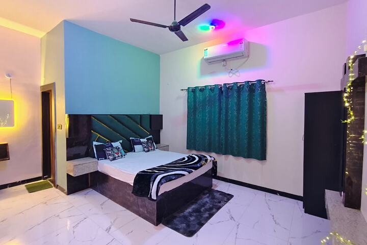 Room 3 of 8