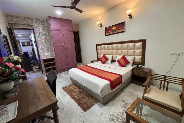 Room 3 of 16