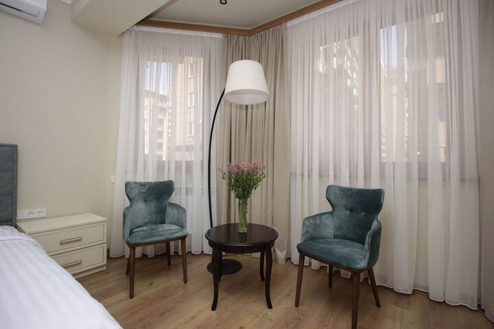 Room 4 of 42