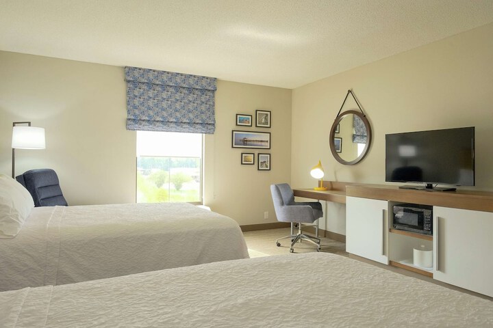 2 Queen Beds (7 of 24)