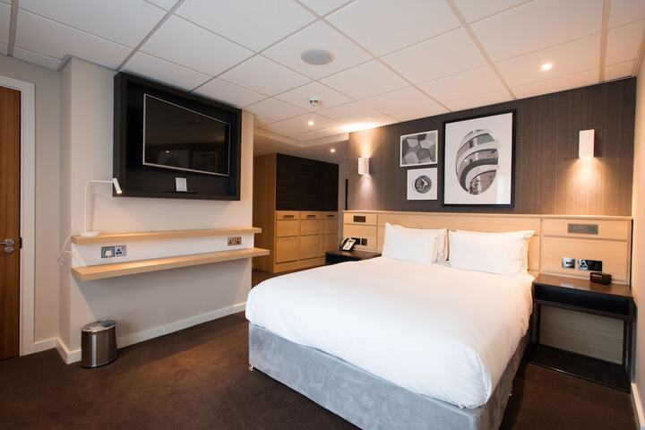 Room 5 of 124
