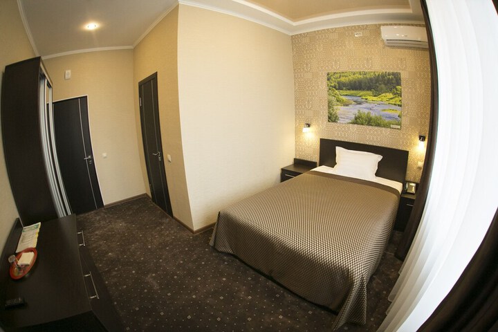 Room 8 of 28