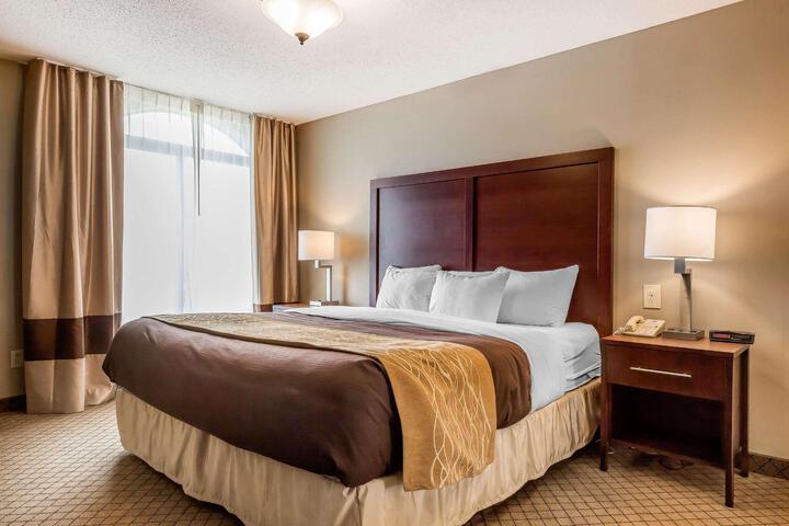 2 Queen Beds (9 of 10)