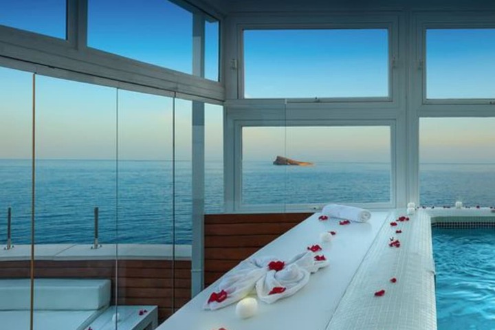 Hotel Pool