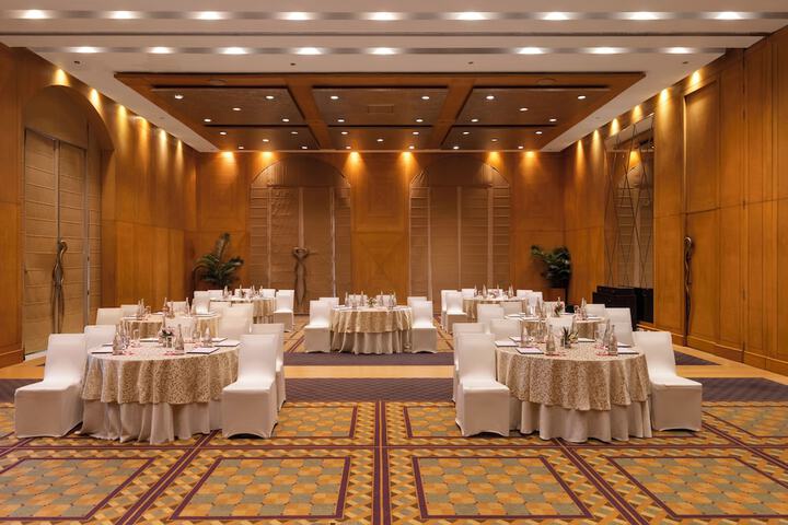 Ballroom/Hall 52 of 64