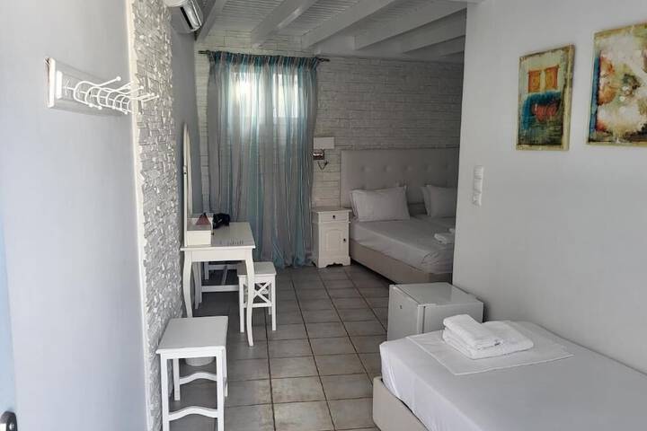 Room 2 of 44