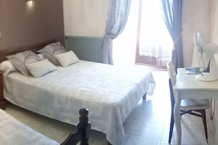 Room 5 of 25