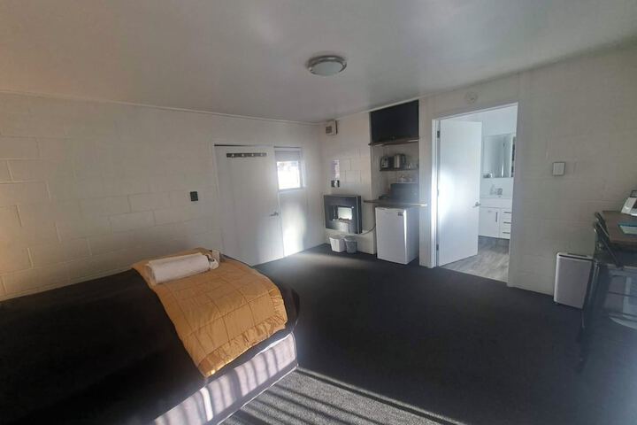 Room 32 of 103