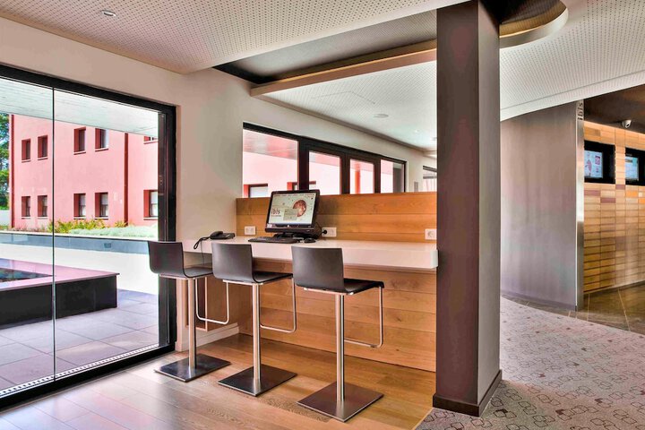 Business Center 61 of 70