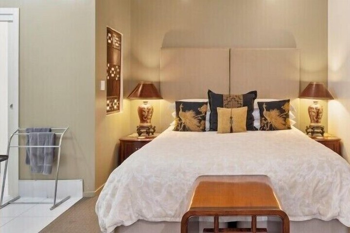 Room 5 of 20