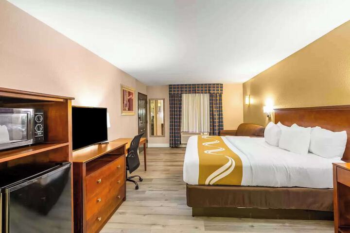 1 King Bed (19 of 33)