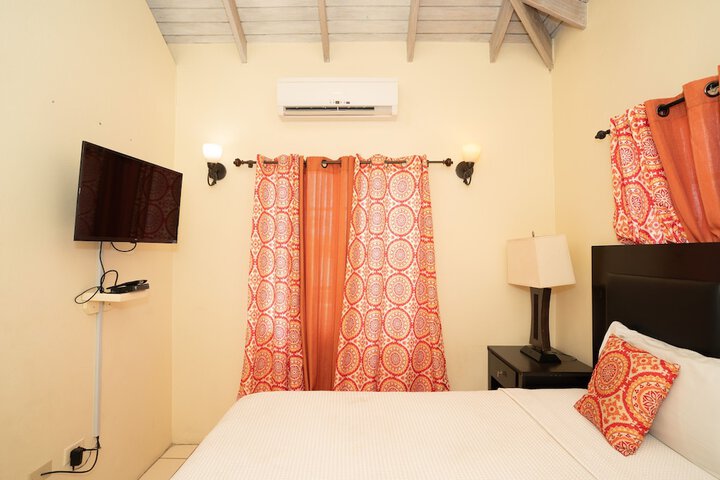 Room 33 of 147